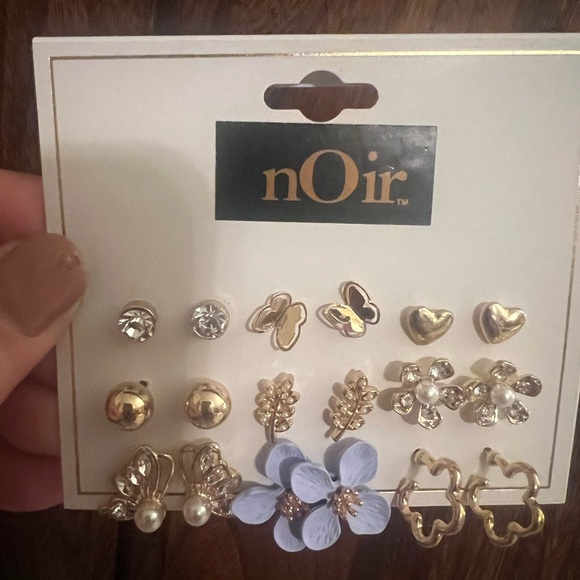 NOir nine pairs of gold tone, pierced earrings.  New on card. - Picture 1 of 3